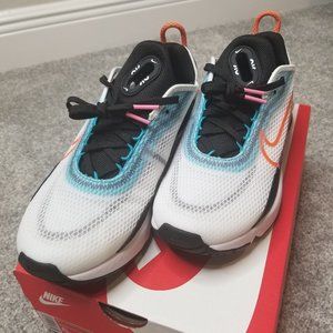 Nike Air Max 2090 USA size 7 Y big boys ( 8.5 women)